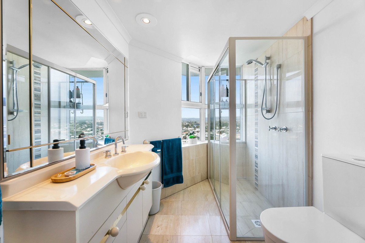 11A/238 The Esplanade Burleigh Heads 26