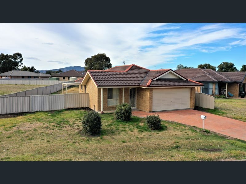 11B Green Crescent QUIRINDI 1