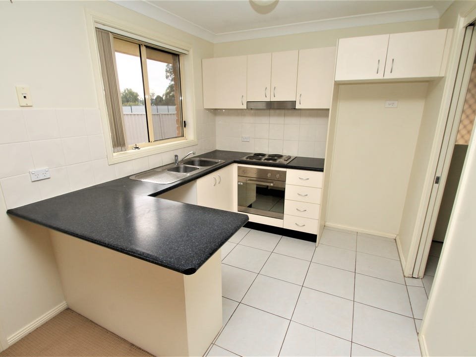 11B Green Crescent QUIRINDI 3