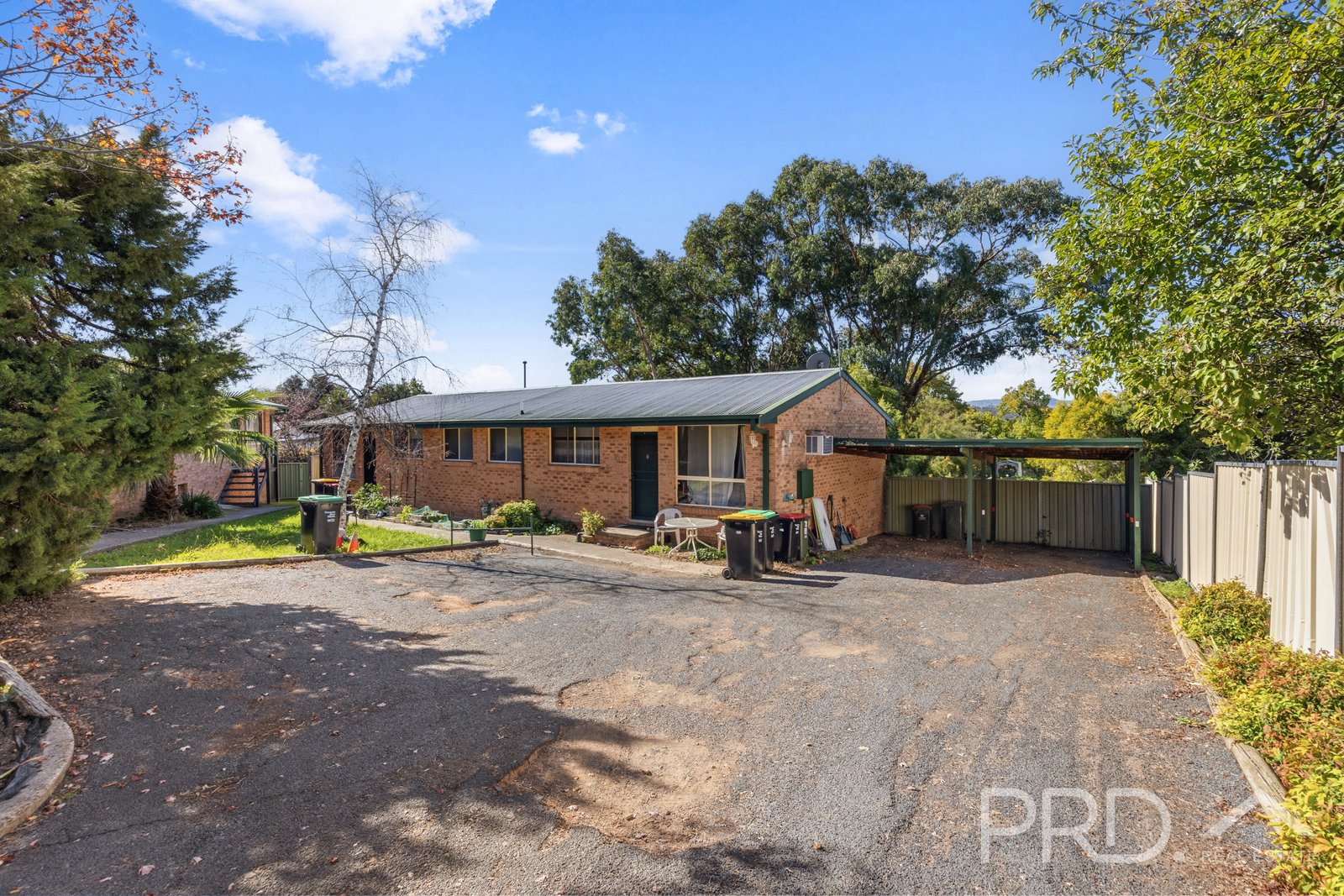 11C & 11D Hume Place TUMUT 2