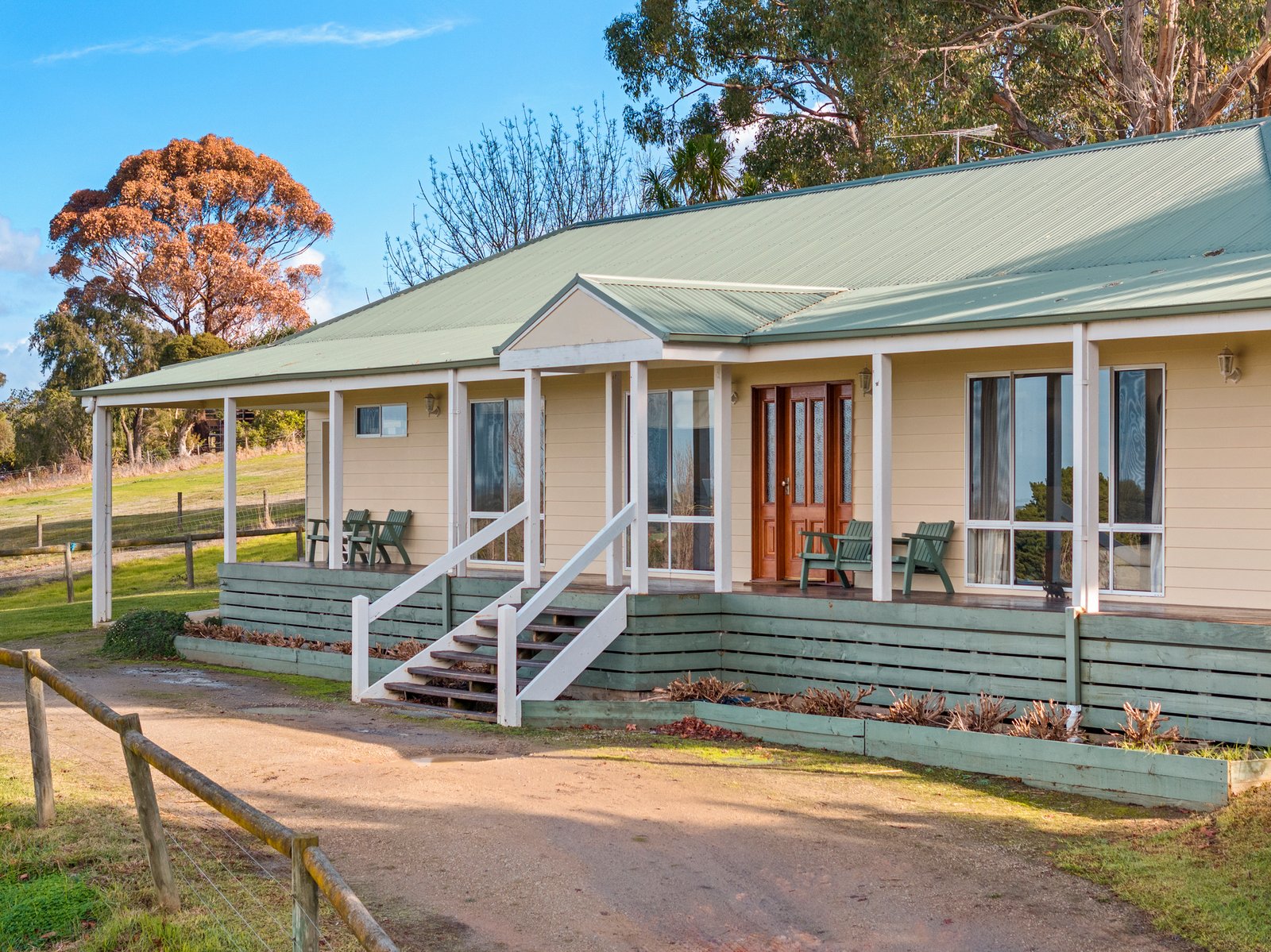 Gallery: 12-12A Peach Grove