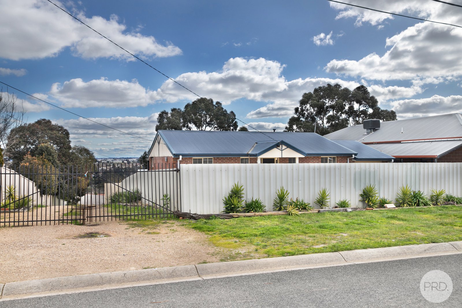 12 & 12A Saunders Close MOUNT PLEASANT 2