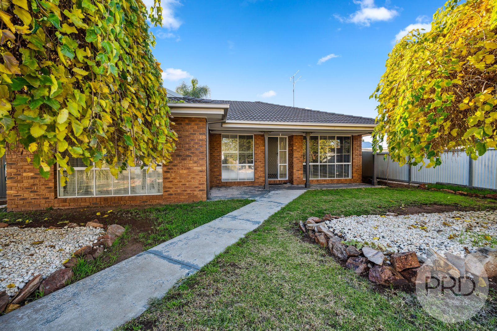 12-14 Anna Street URANA 2