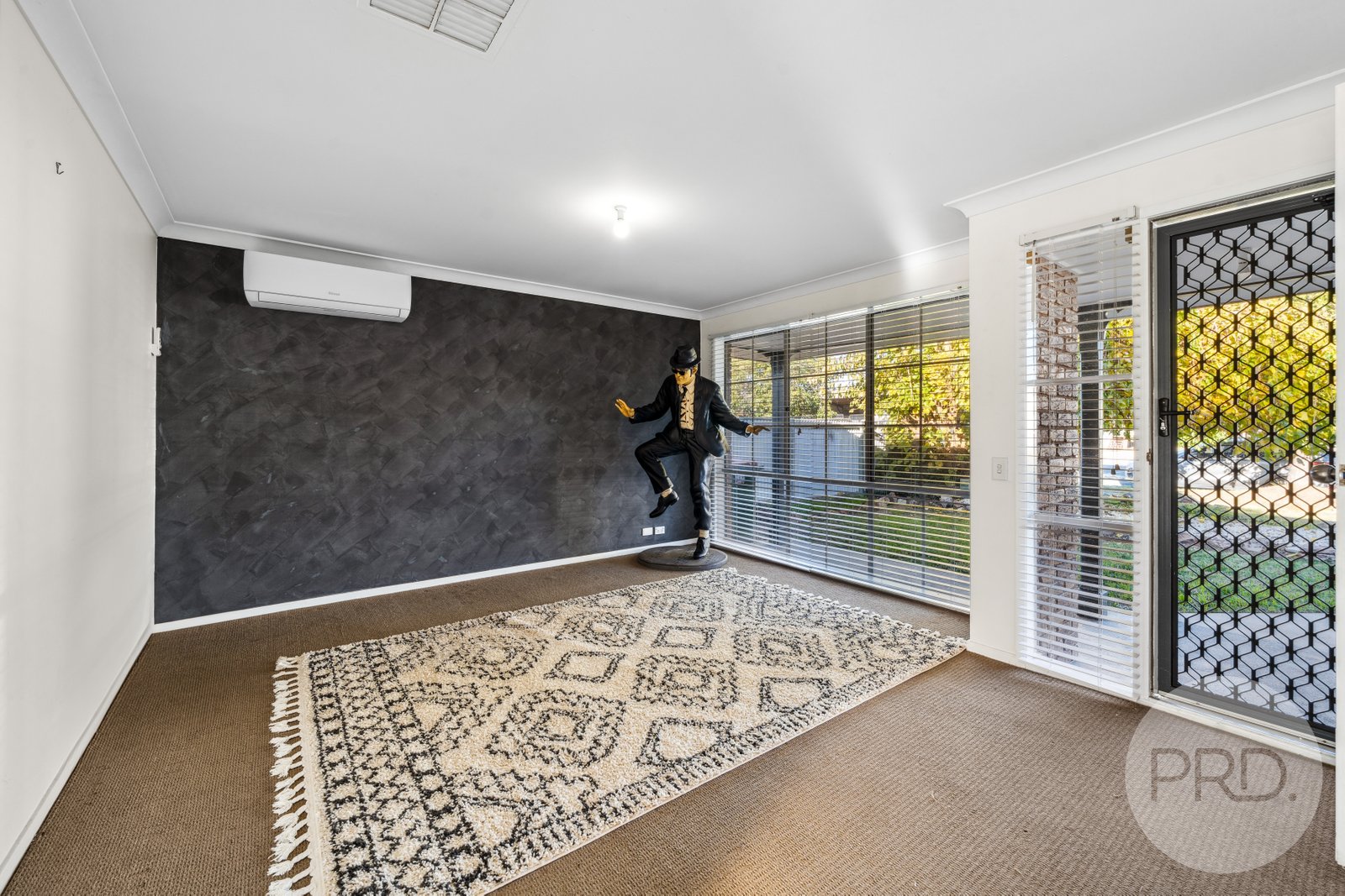 12-14 Anna Street URANA 3