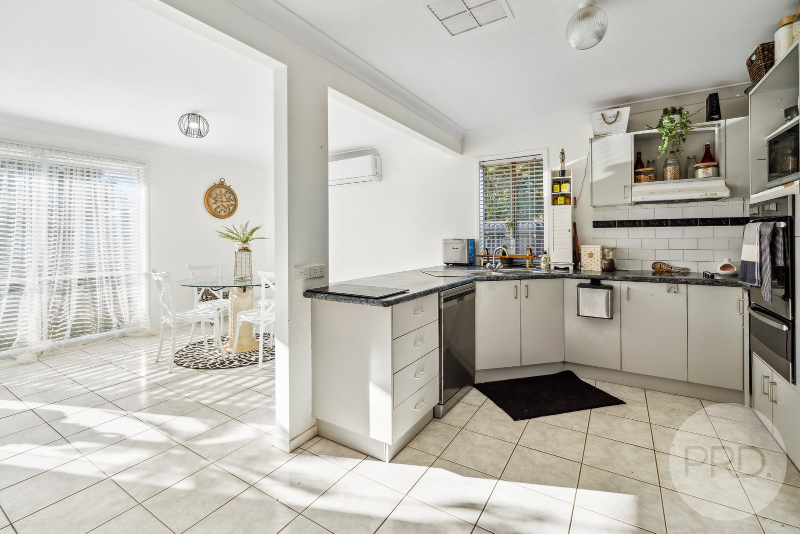 12-14 Anna Street URANA 4