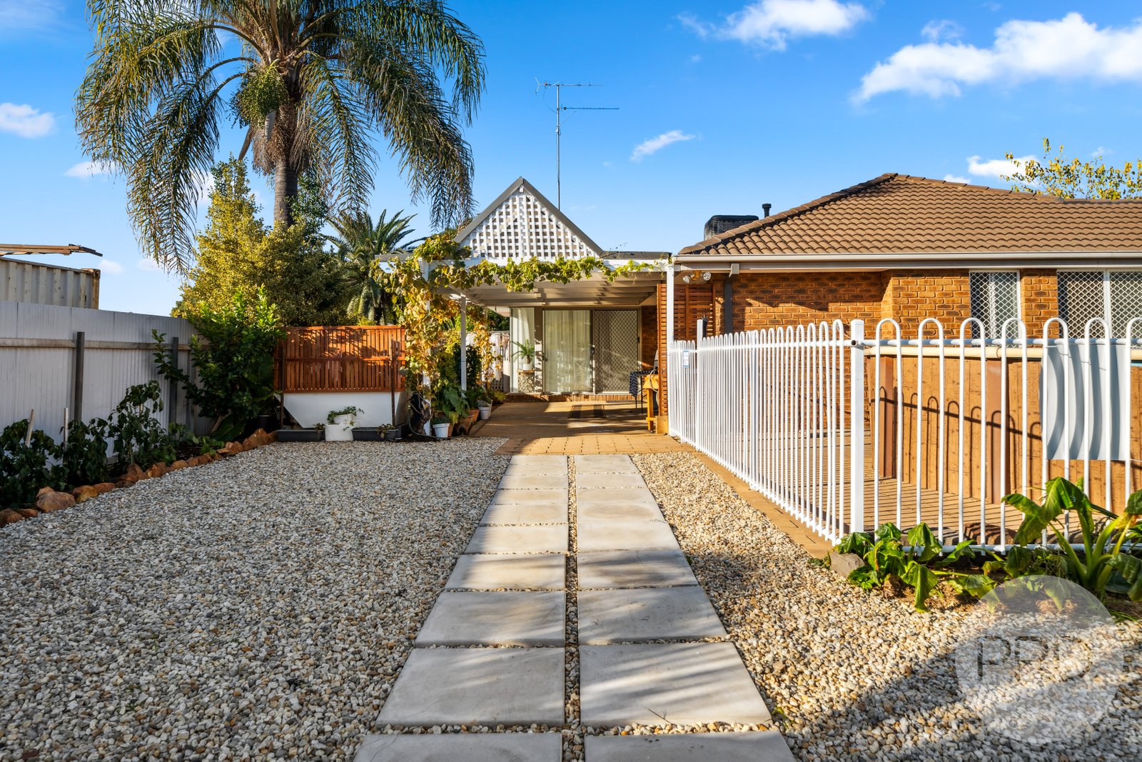 12-14 Anna Street URANA 15