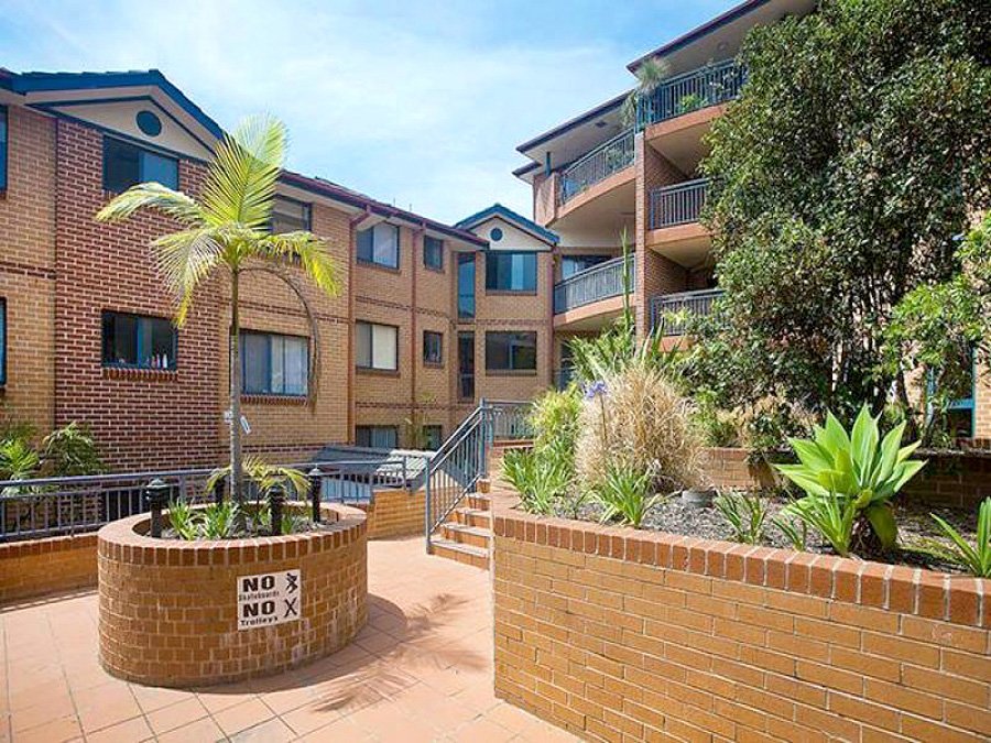 12-14 Clubb Crescent MIRANDA 6