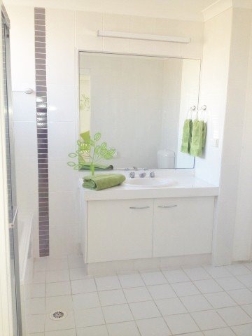 12 / 1927 Gold Coast Highway BURLEIGH HEADS 3