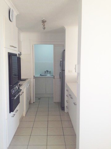 12 / 1927 Gold Coast Highway BURLEIGH HEADS 5