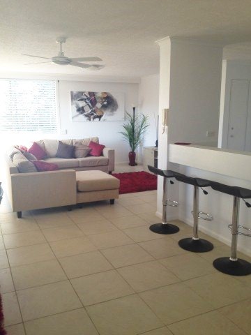 12 / 1927 Gold Coast Highway BURLEIGH HEADS 6