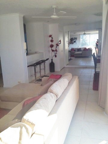 12 / 1927 Gold Coast Highway BURLEIGH HEADS 8