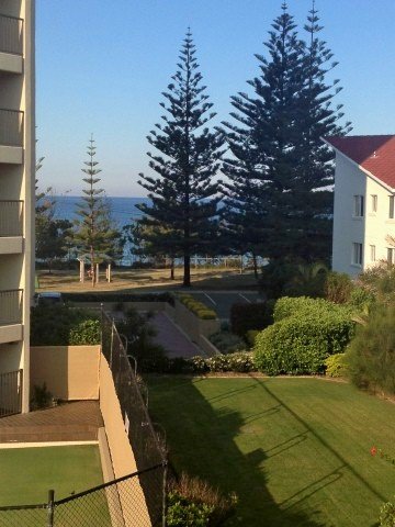 12 / 1927 Gold Coast Highway BURLEIGH HEADS 10