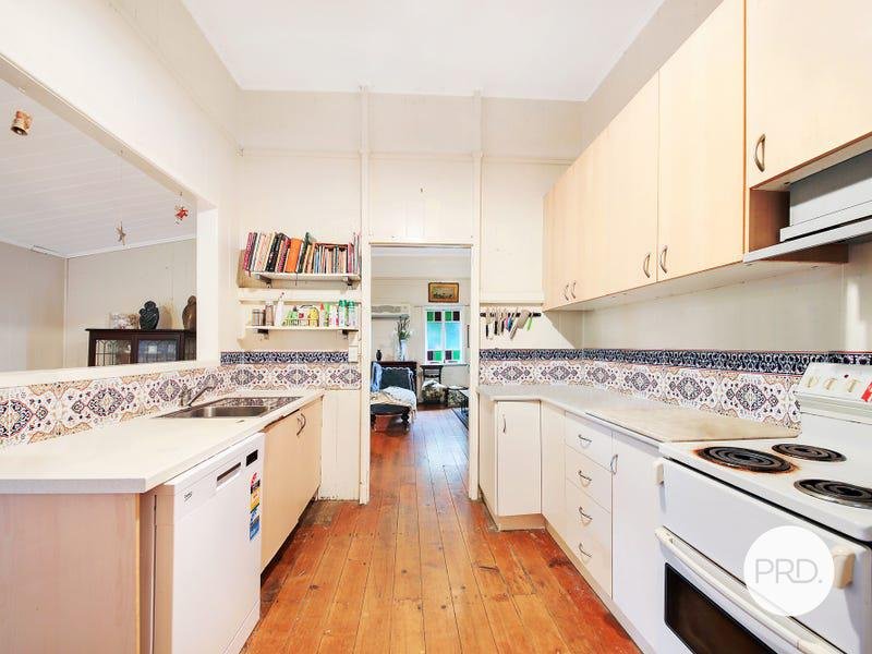 12 Albert St  ROSEWOOD 7
