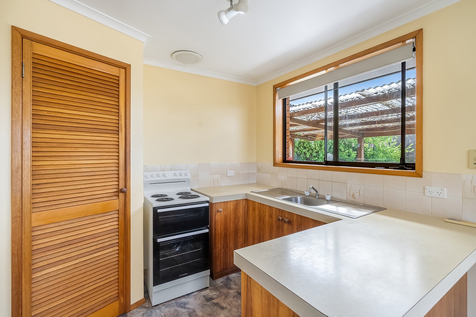 12 Anear Court LUTANA 4