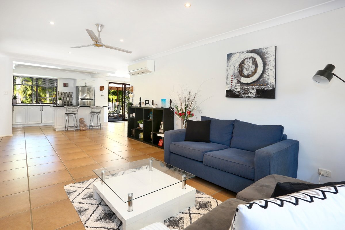 12 Angaston Avenue CARRARA 2