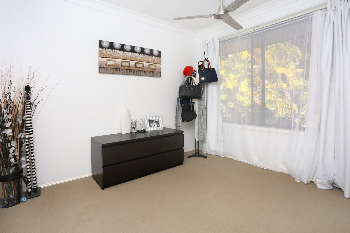 12 Angaston Avenue CARRARA 8