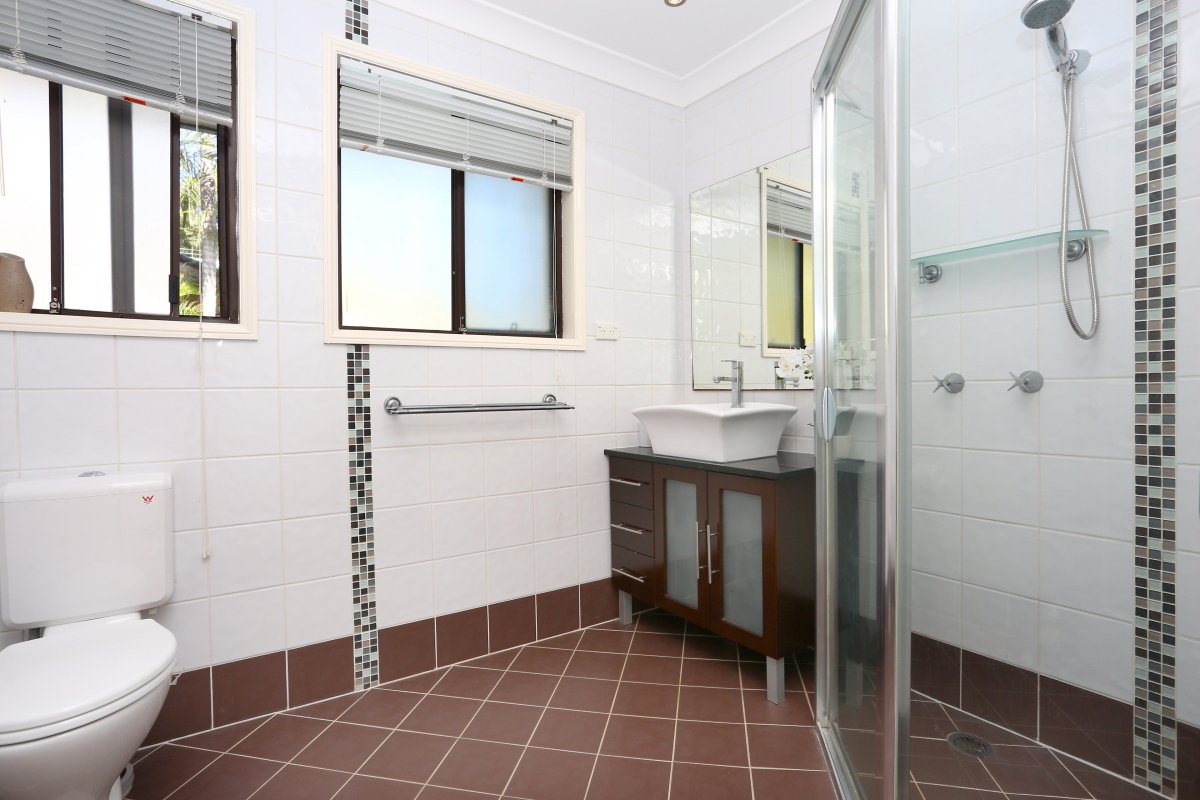 12 Angaston Avenue CARRARA 9