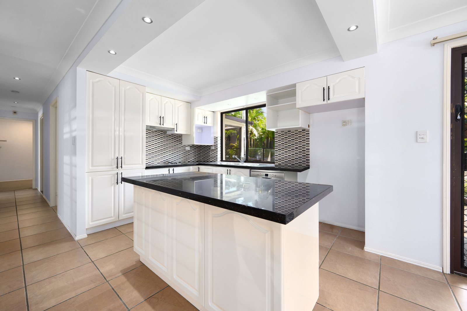12 Angaston Avenue CARRARA 4