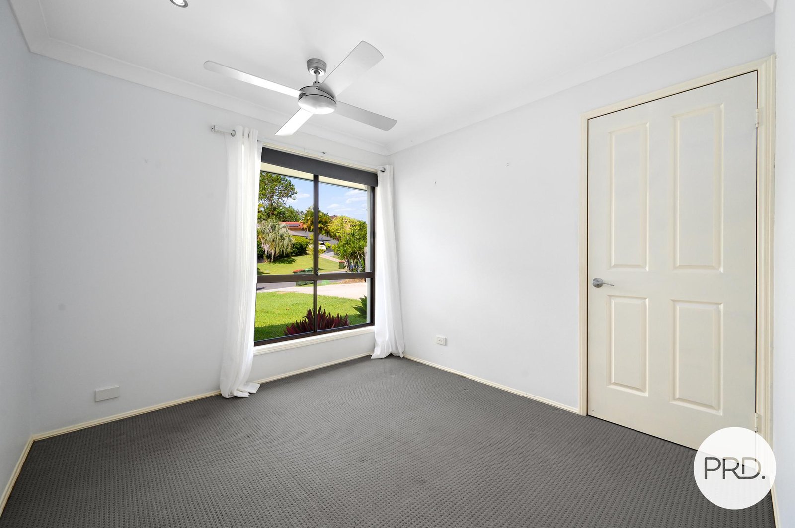 12 Angaston Avenue CARRARA 8