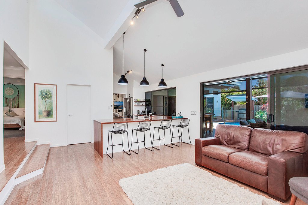 12 Anthony Drive BURLEIGH WATERS 6