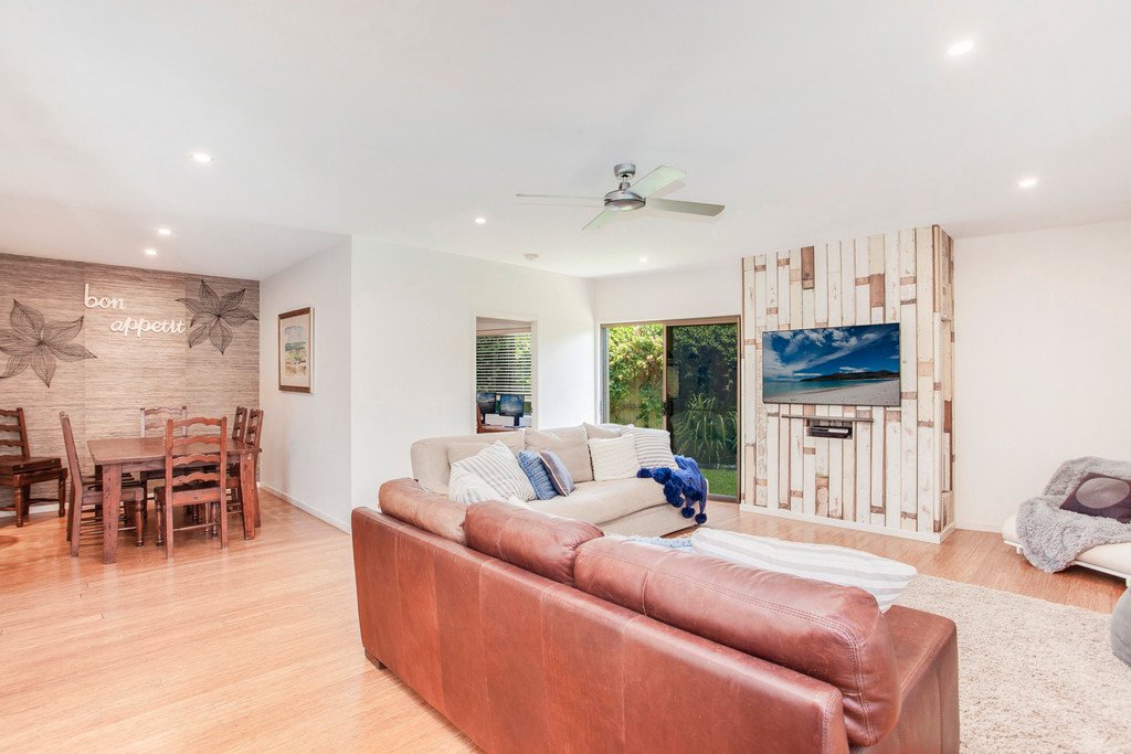 12 Anthony Drive BURLEIGH WATERS 9