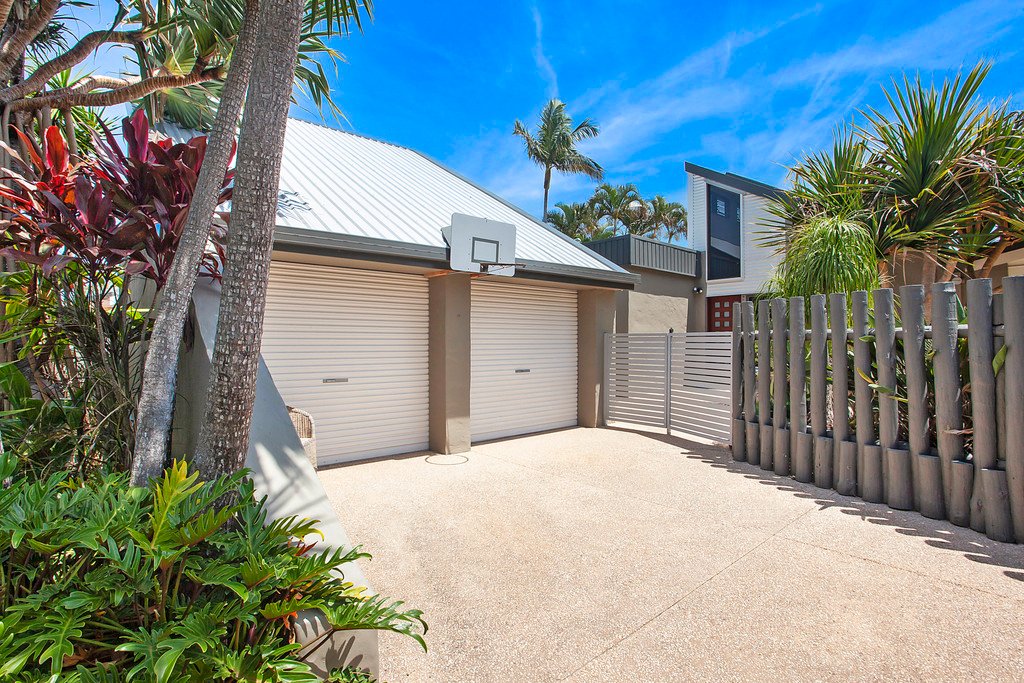 12 Anthony Drive BURLEIGH WATERS 22