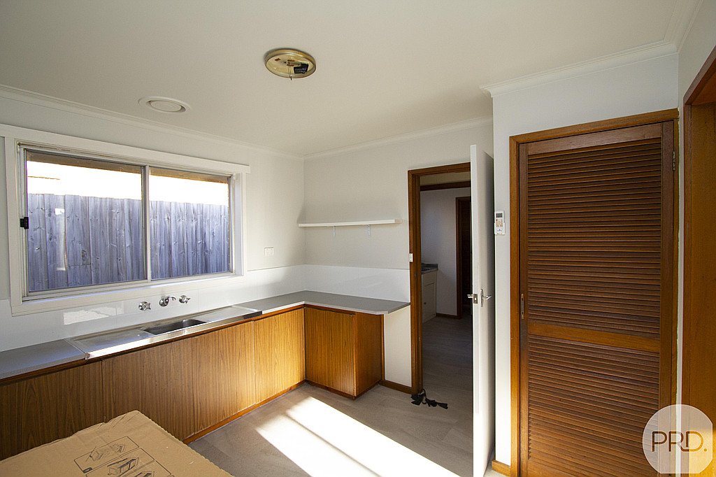 1/2 Aquila Court BALLARAT NORTH 9