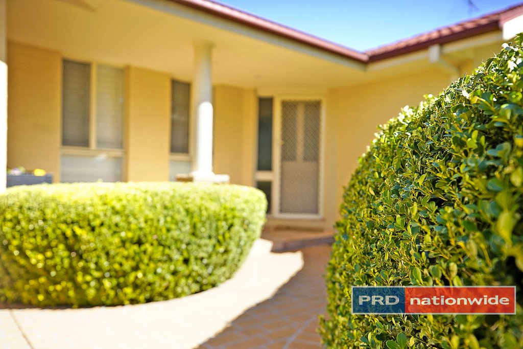 12 Balmoral Drive CAMBRIDGE PARK 2