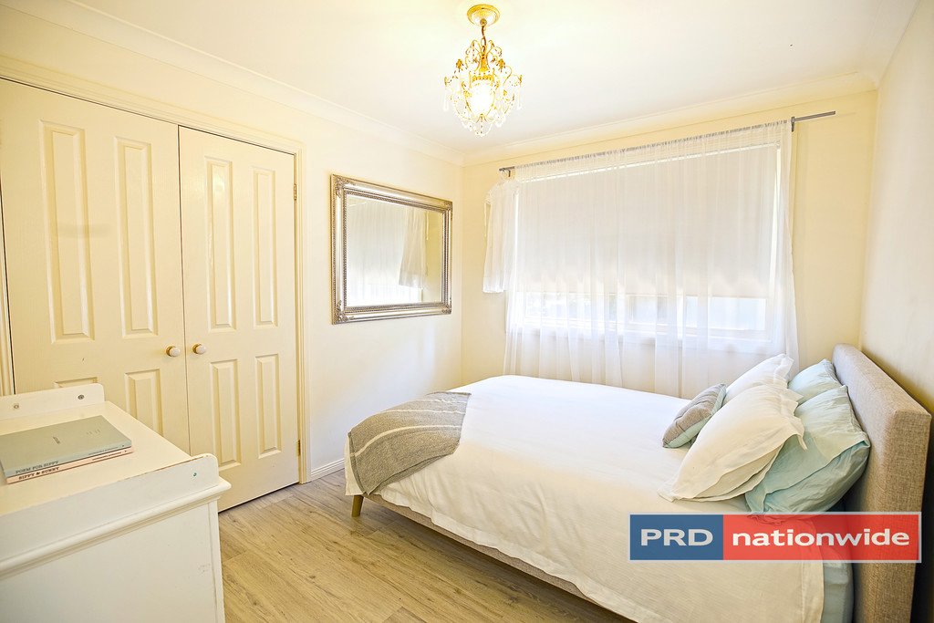 12 Balmoral Drive CAMBRIDGE PARK 4