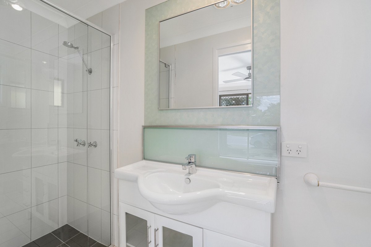 12 Barrier Reef Drive Mermaid Waters 11