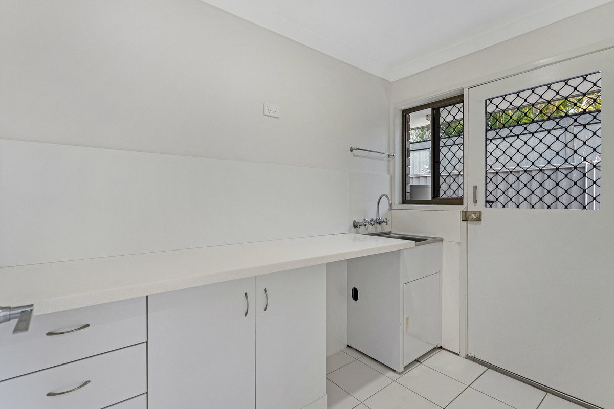 12 Barrier Reef Drive Mermaid Waters 14