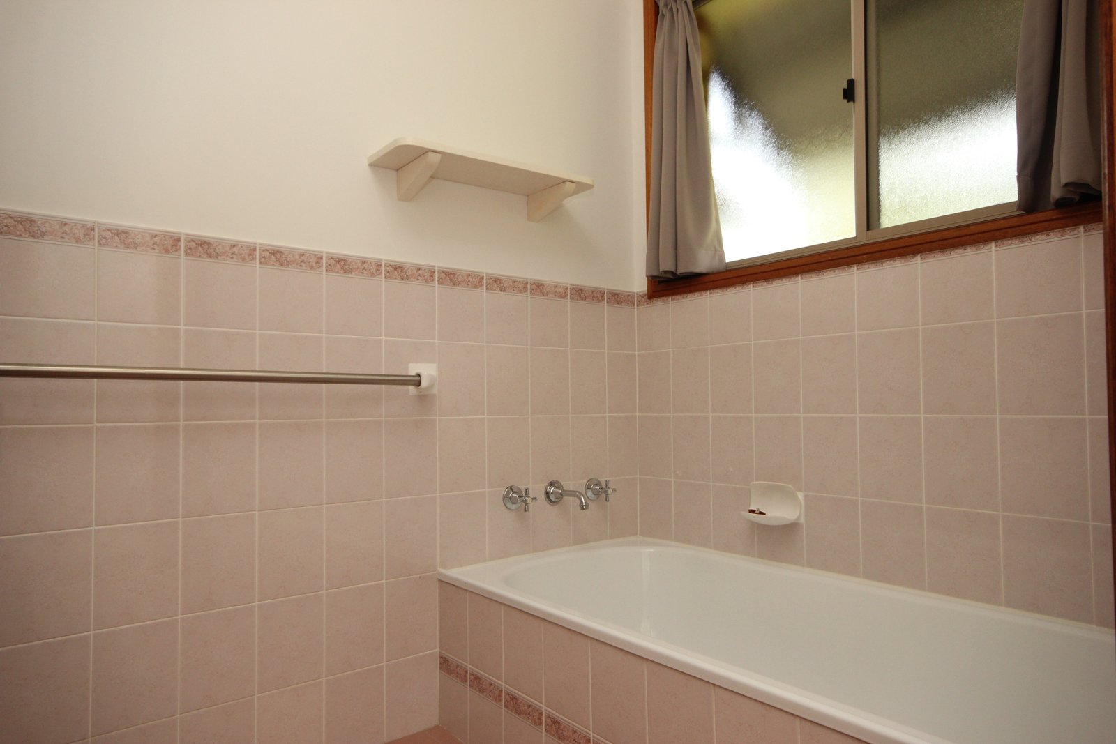 12 Benaroon Drive KENDALL 8