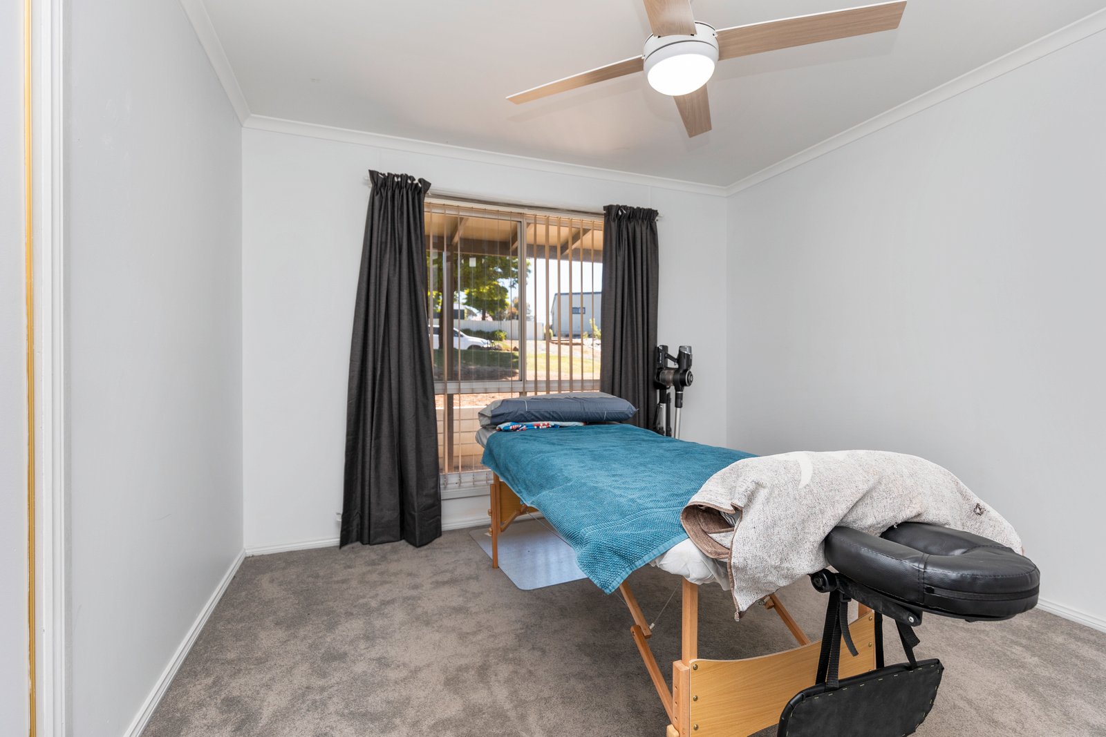 12 Bonza Crescent BATLOW 11