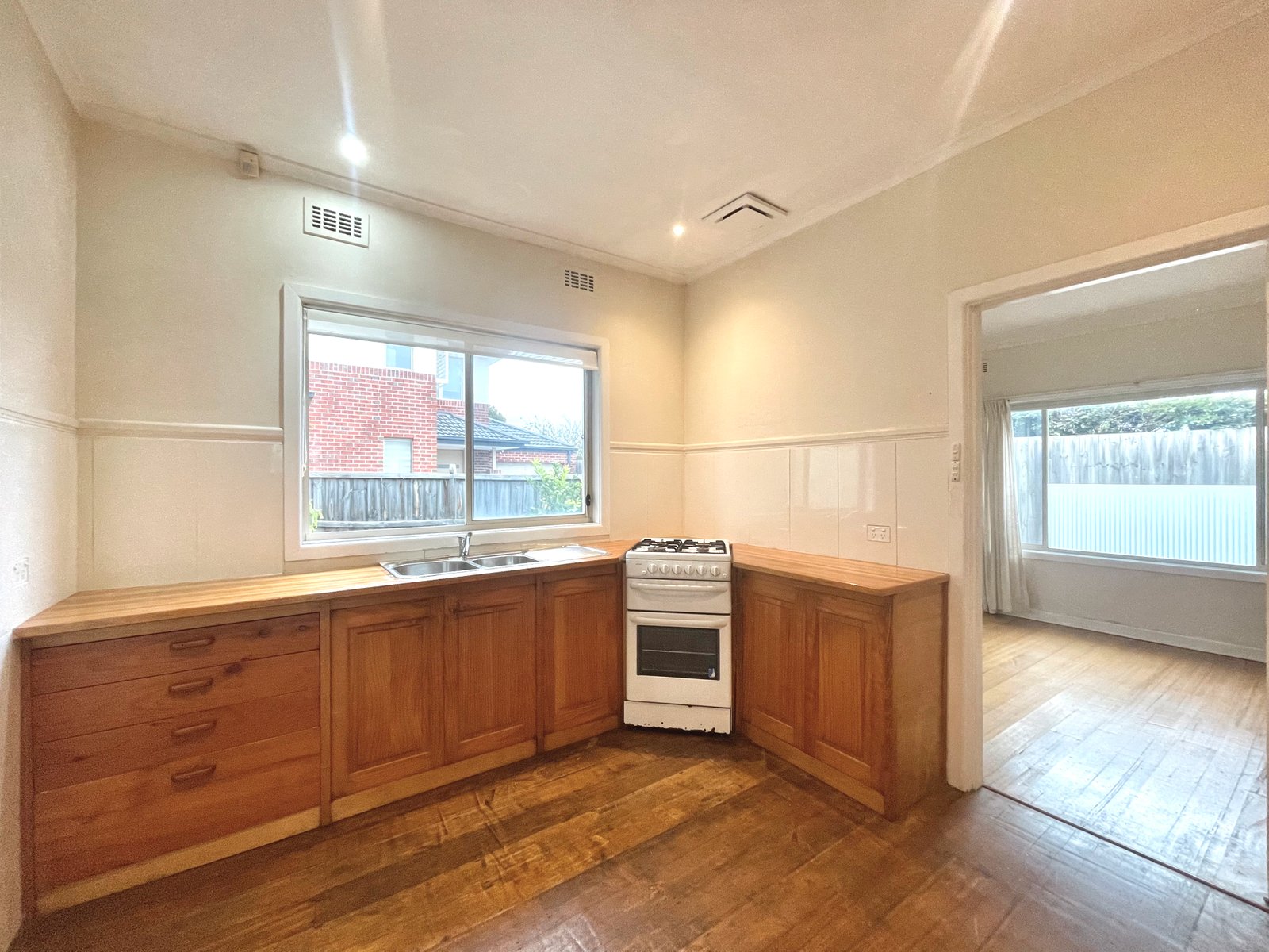 Gallery: 1/2 Bossington Street