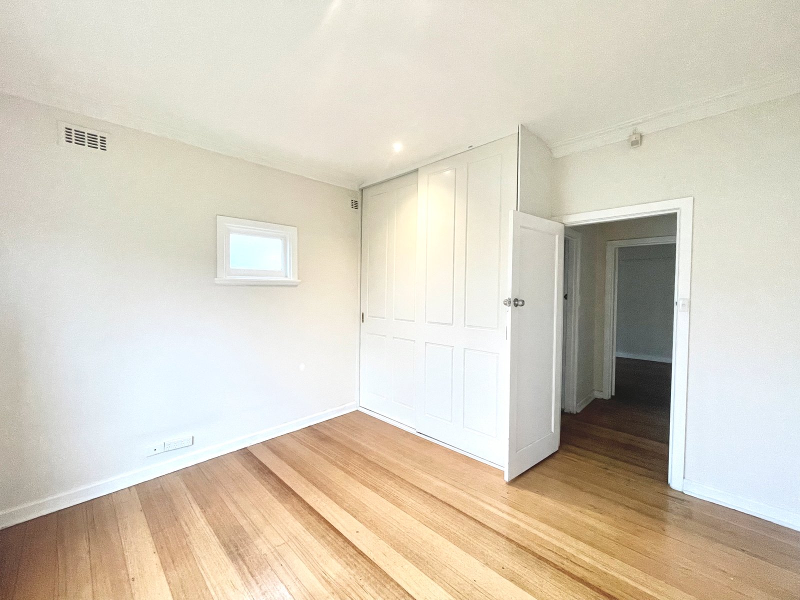 Gallery: 1/2 Bossington Street