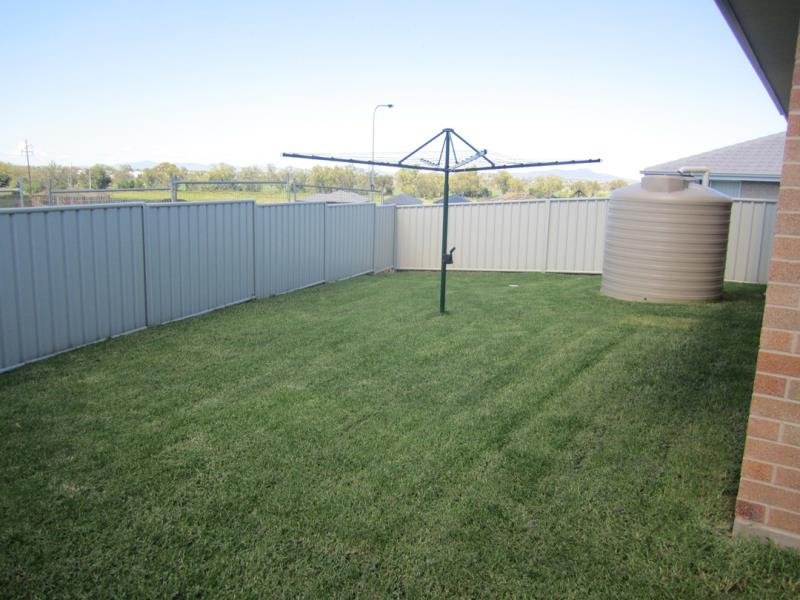 12 Brushbox Grove TAMWORTH 7