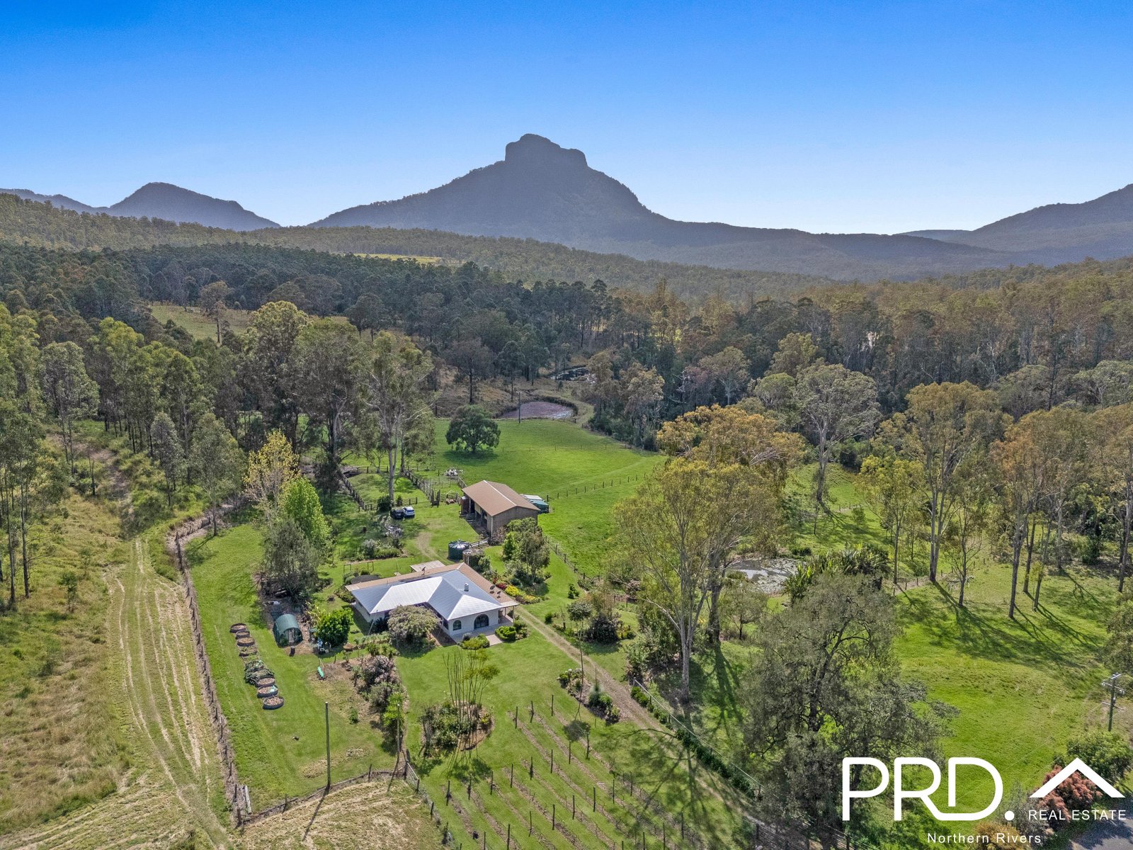 12 Burnetts Lane DAIRY FLAT 1