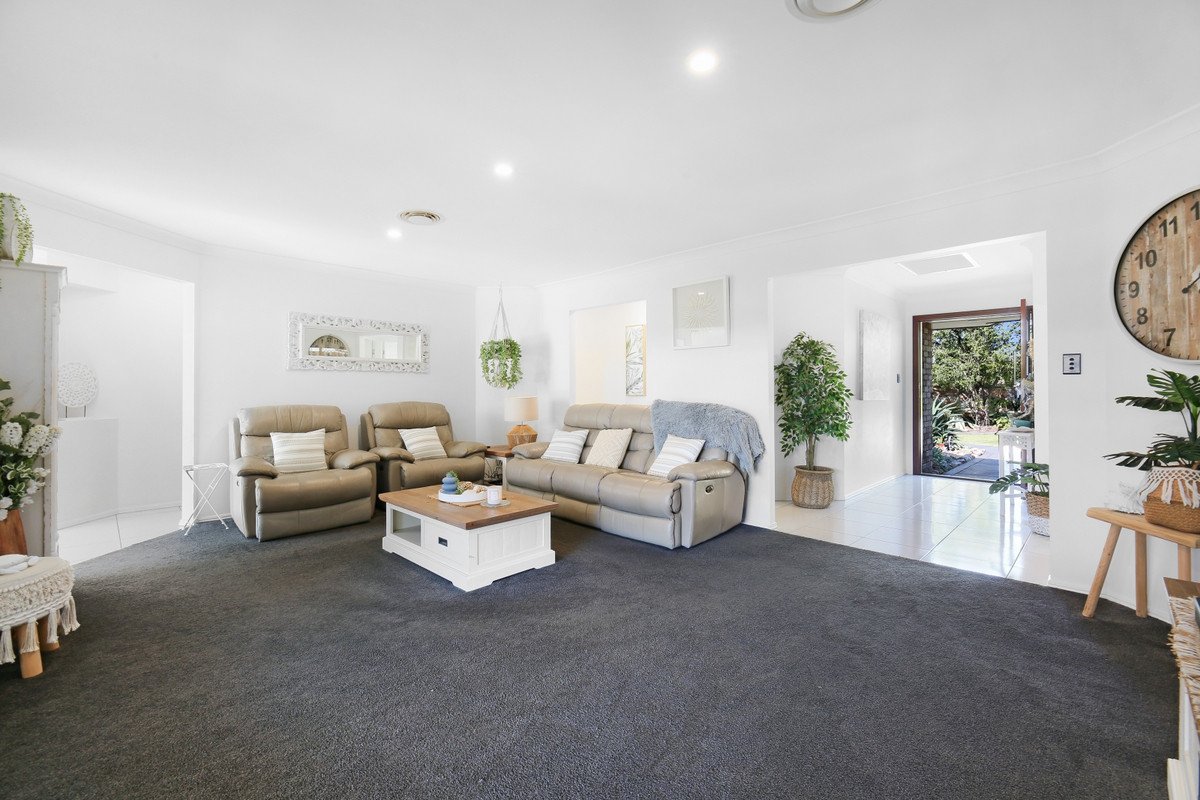 12 Bushlark Street VARSITY LAKES 5