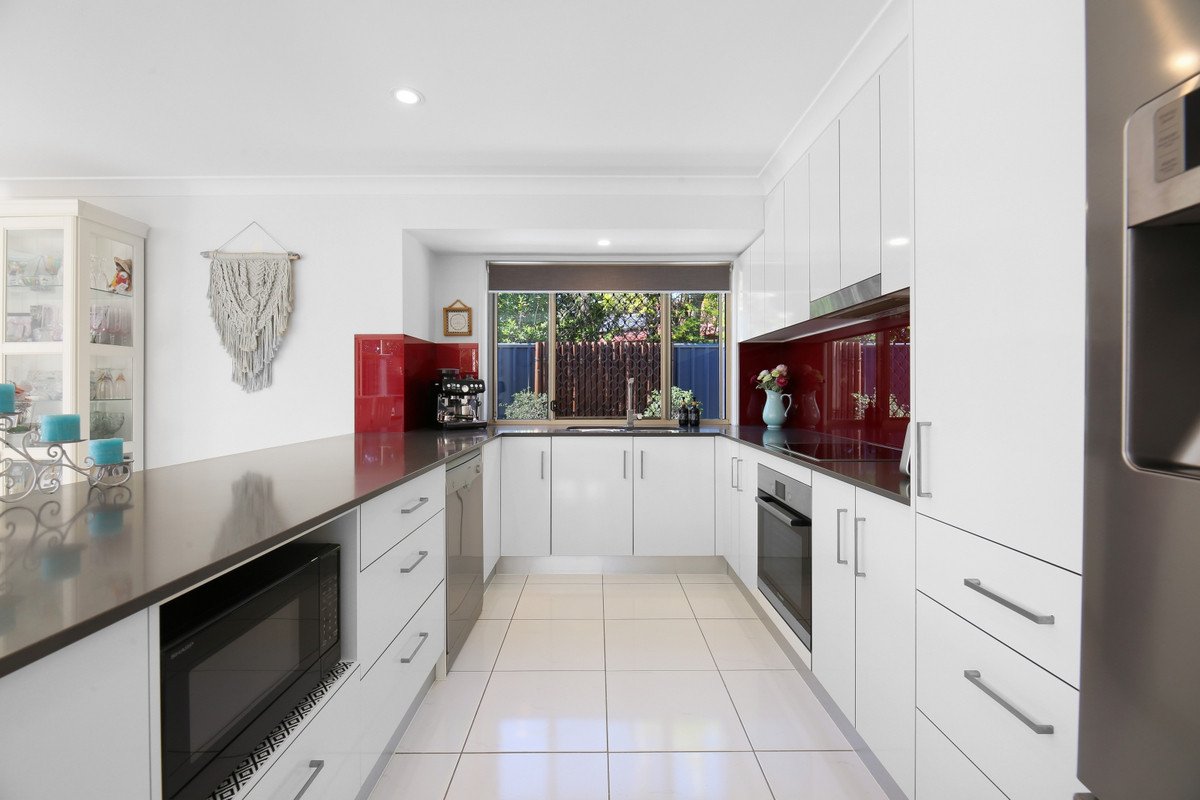 12 Bushlark Street VARSITY LAKES 9