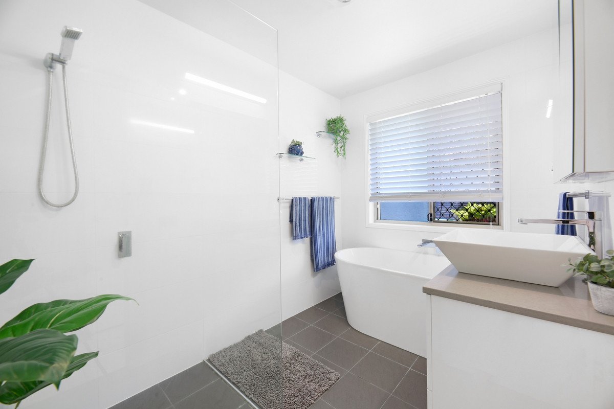 12 Bushlark Street VARSITY LAKES 23