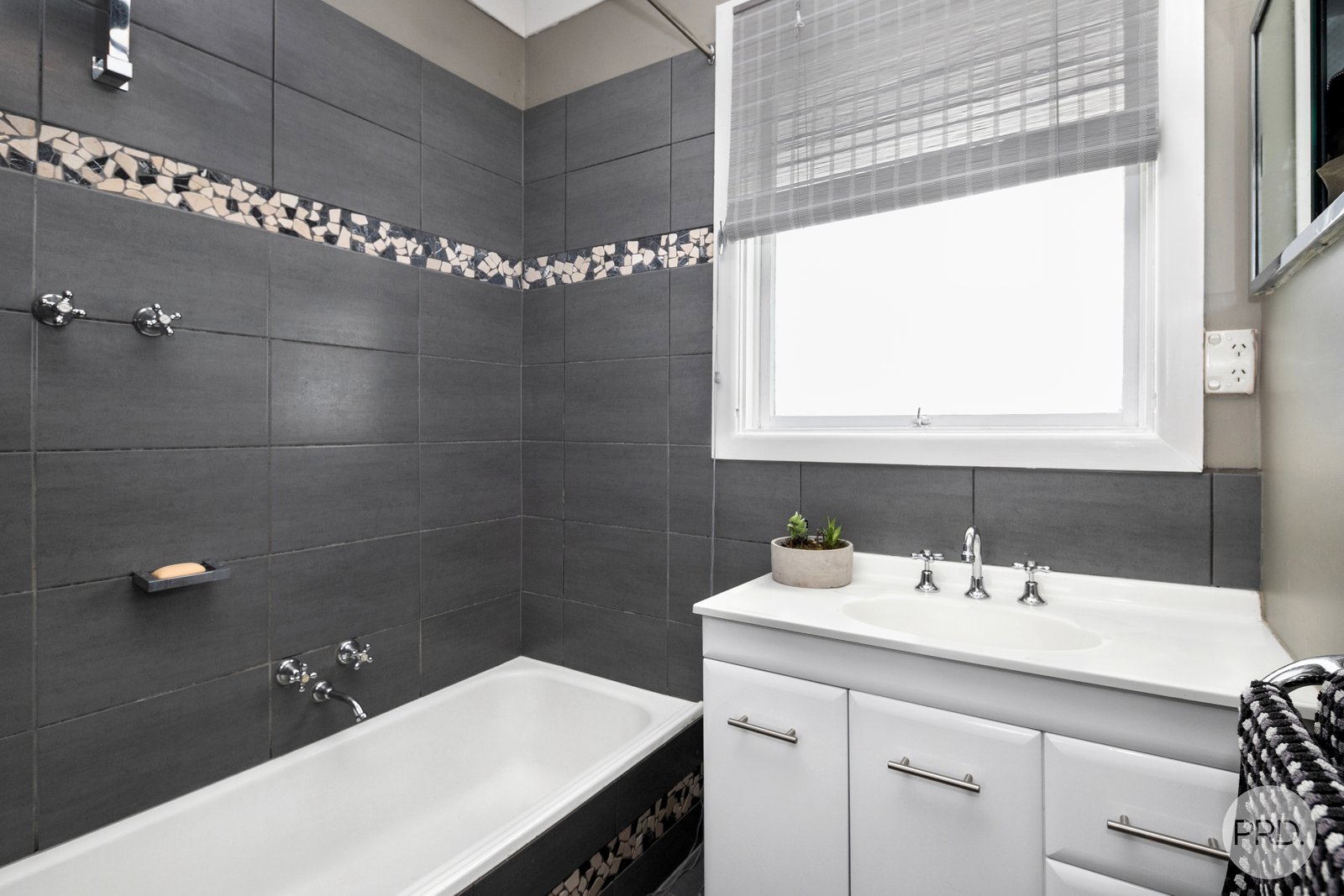 12 Cambridge Street WENDOUREE 8