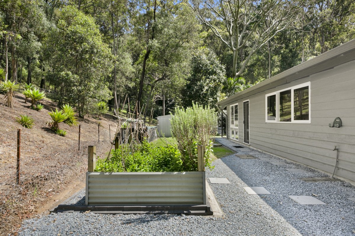 12 Carapook Crescent Tallebudgera 34