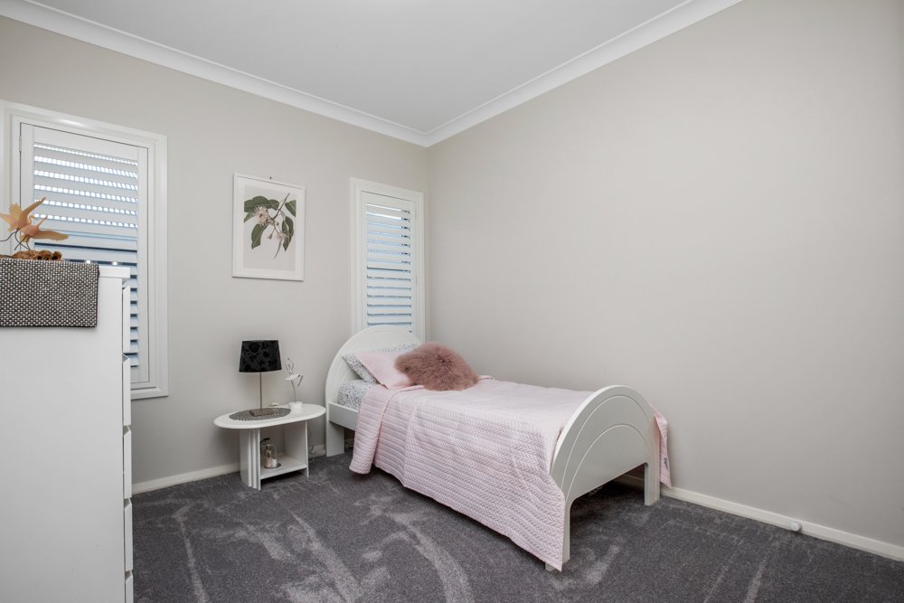 12 Centrefield Street RUTHERFORD 33