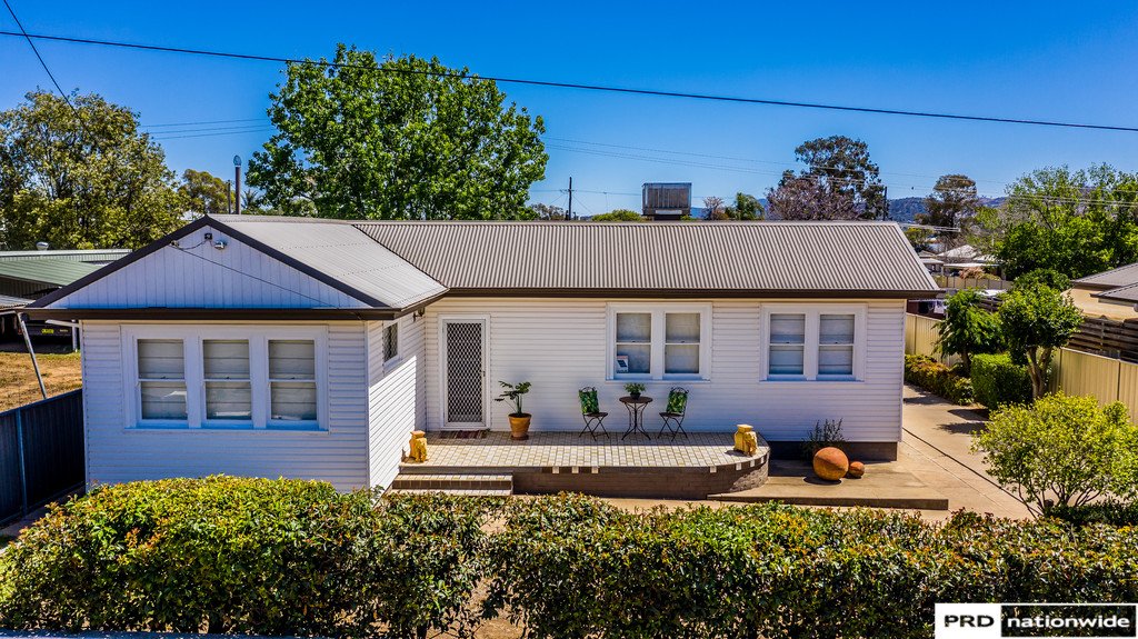 12 Cobley Avenue TAMWORTH 1