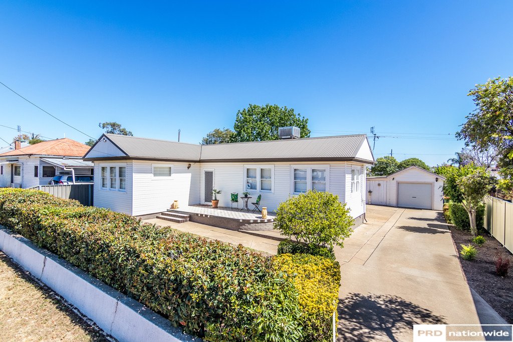 12 Cobley Avenue TAMWORTH 2
