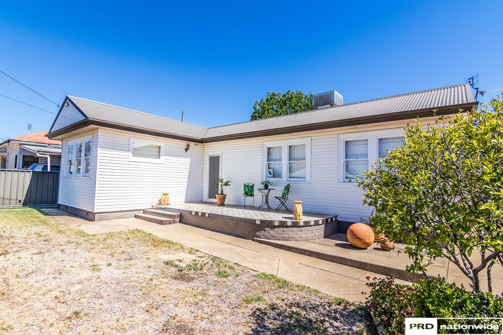 12 Cobley Avenue TAMWORTH 3