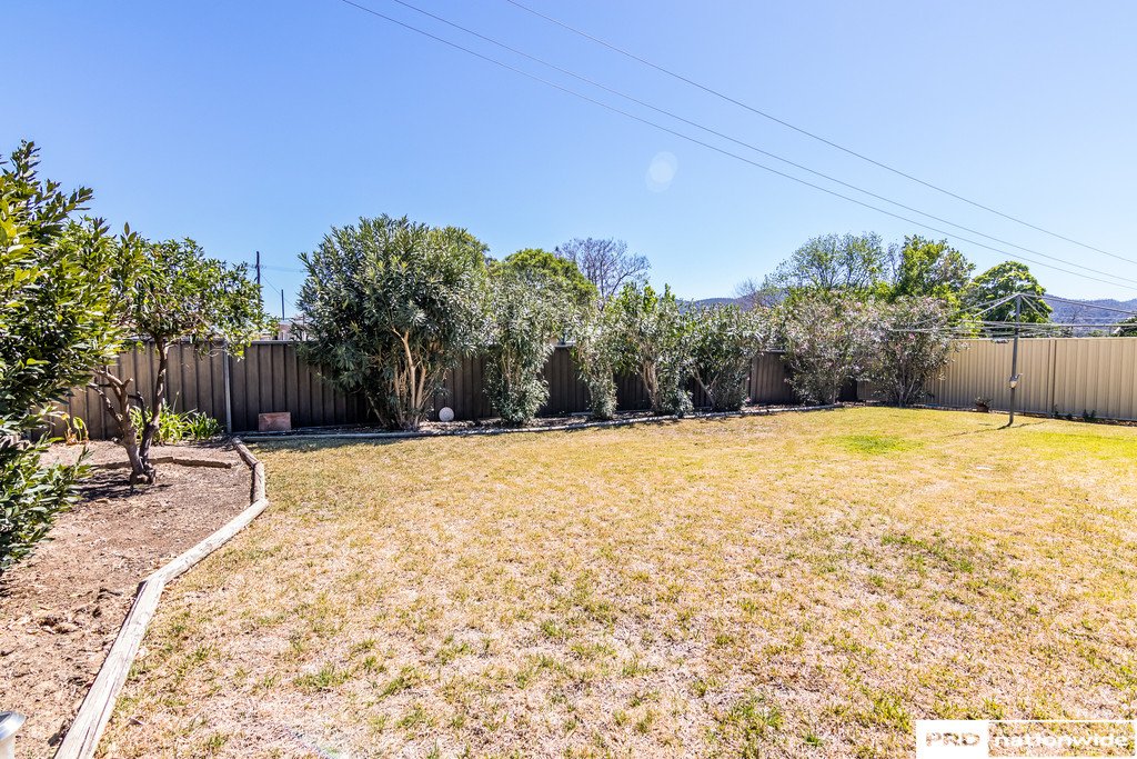 12 Cobley Avenue TAMWORTH 18