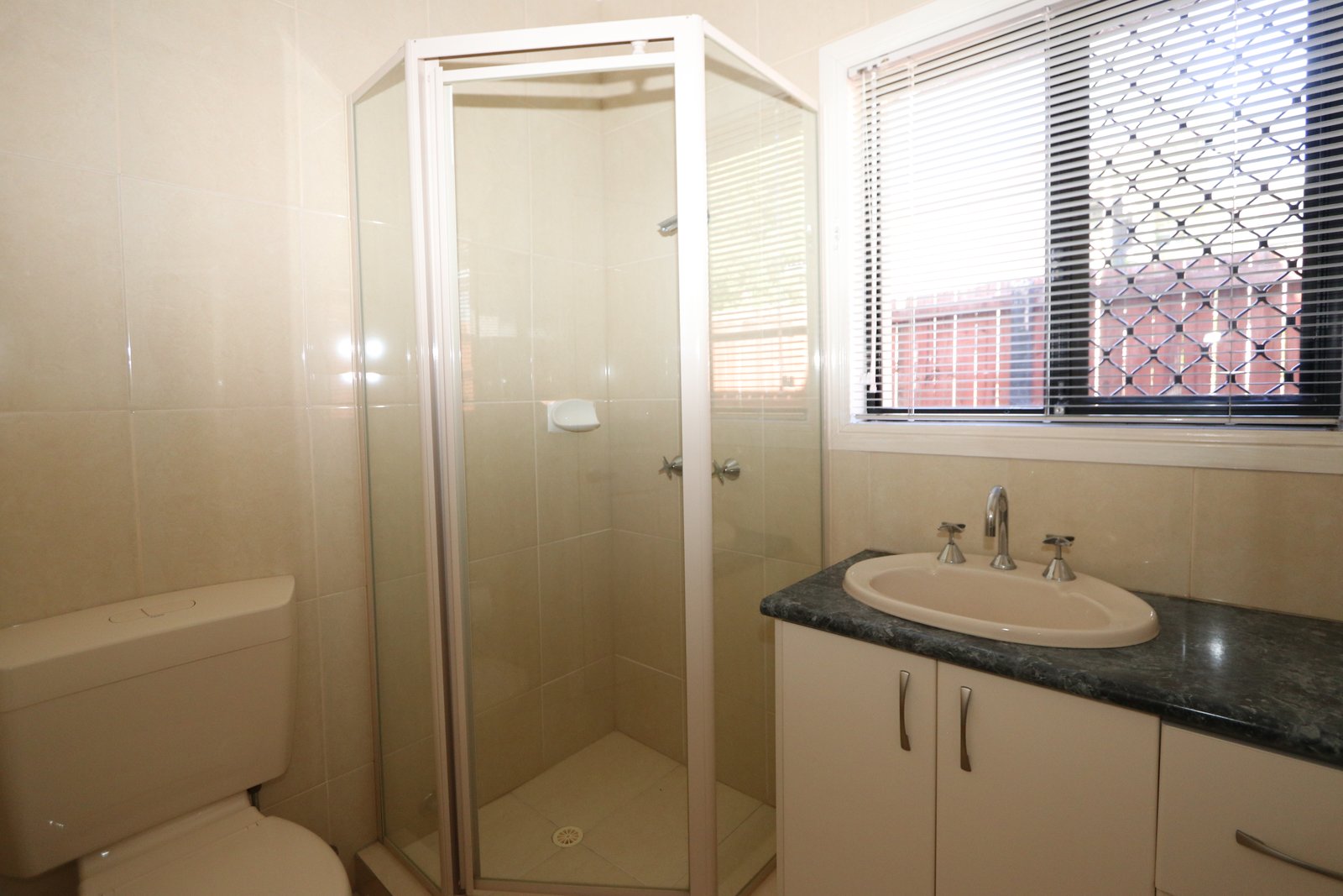 12 College Avenue SOUTHPORT 23