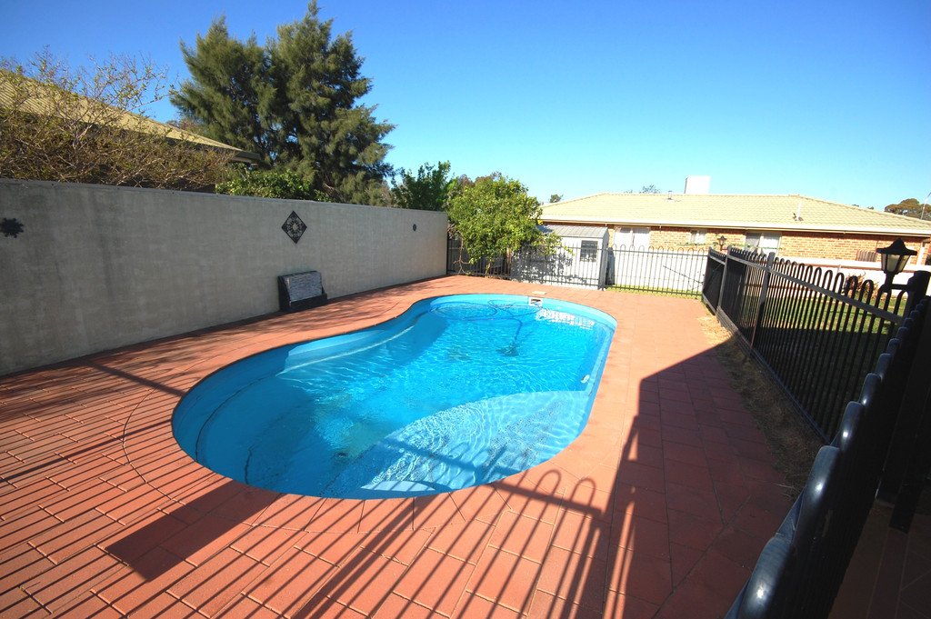 12 Cooba Place ESTELLA 6