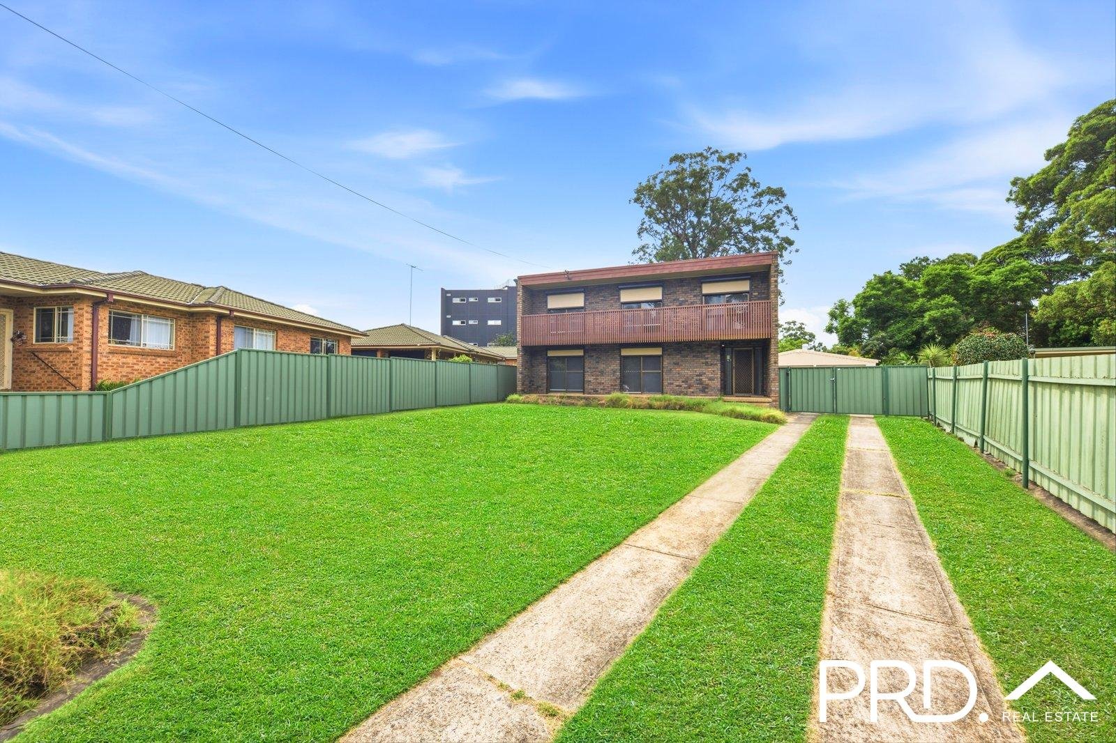 12 Cook Crescent EAST HILLS 2
